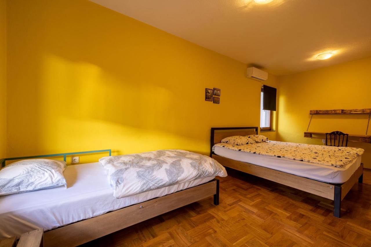 Hostel Prishtina Backpackers Pristina Kültér fotó