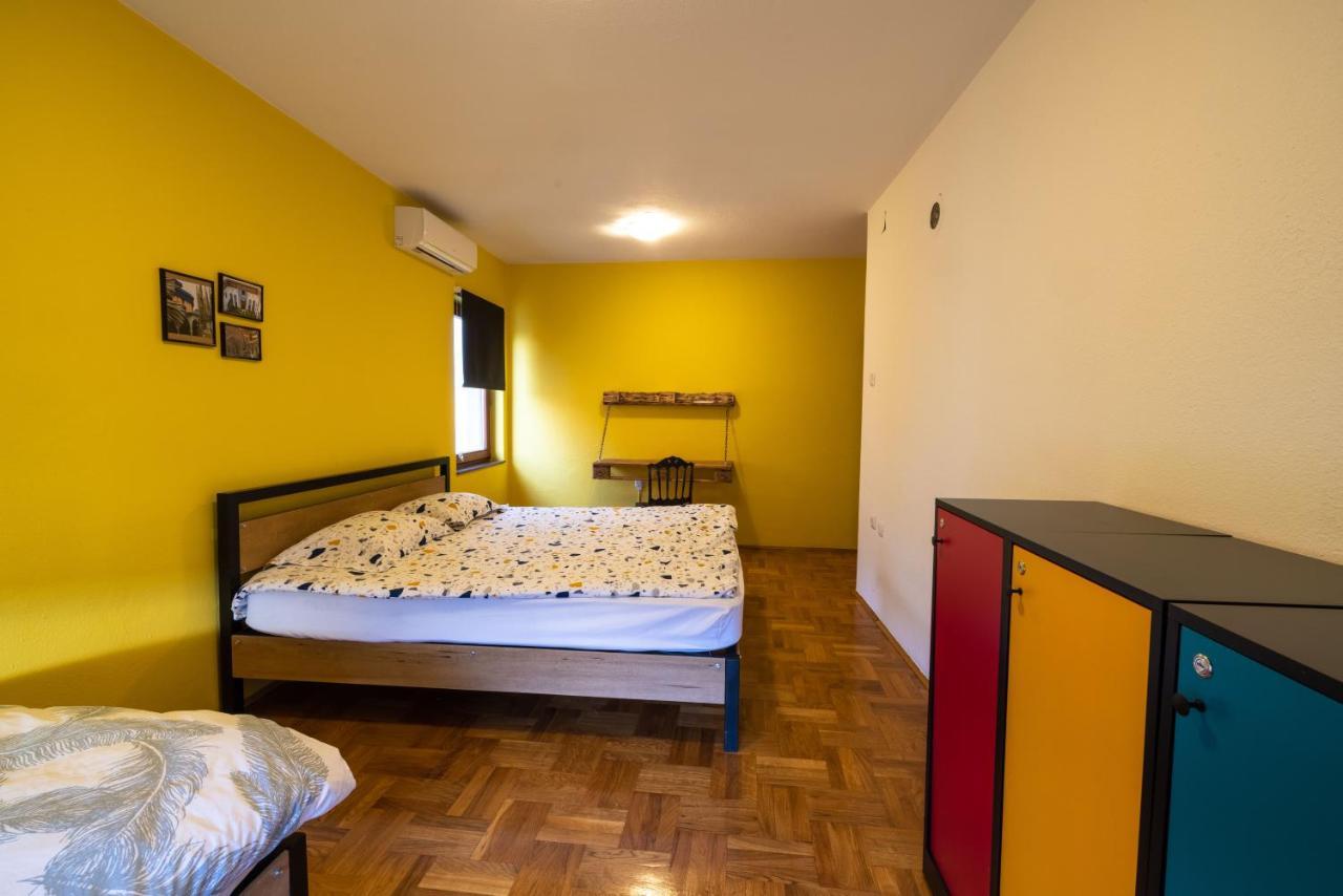 Hostel Prishtina Backpackers Pristina Kültér fotó